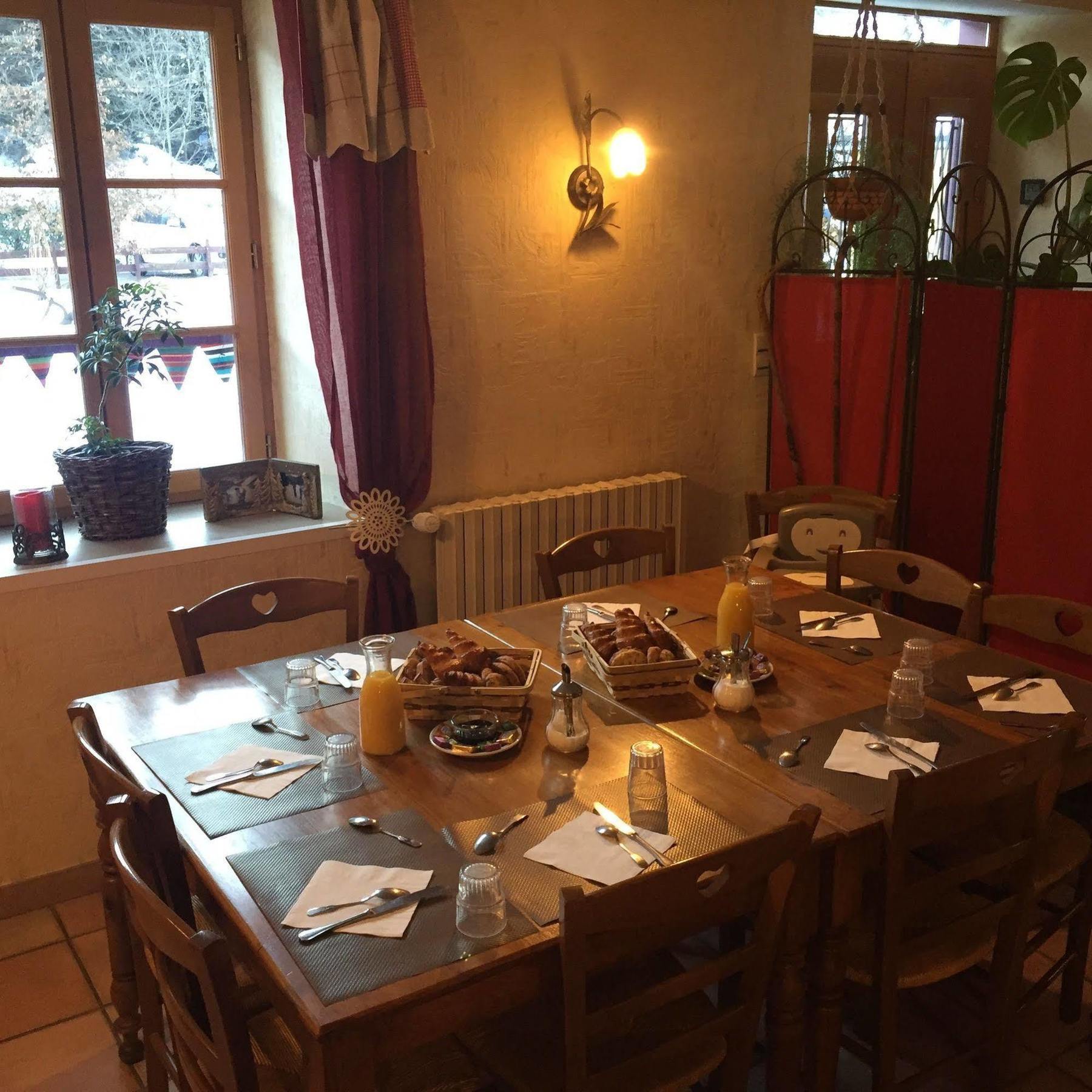 Gite Auberge Les Cascades 라몽지 외부 사진